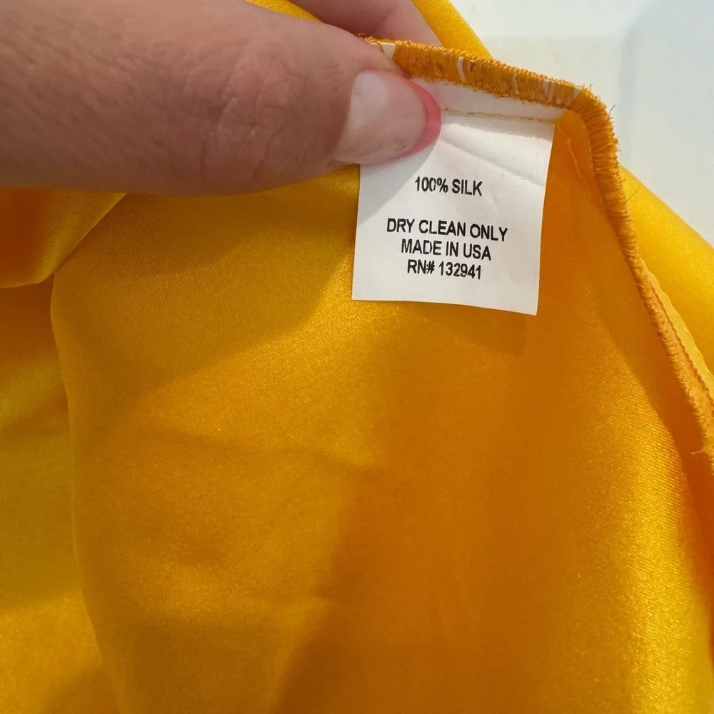 A1. Amanda Uprichard 100% Silk Halter Sleeveless Yellow Blouse - Picture 3 of 7